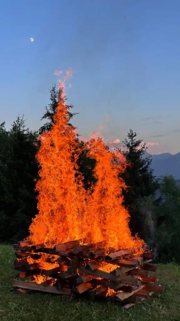 Feuerlauf - Großes Feuer